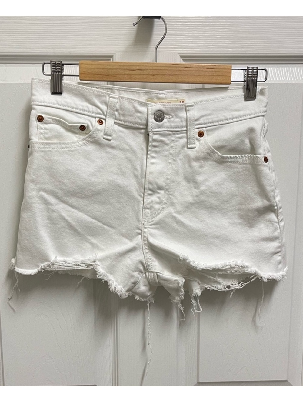 Levi’s White Denim High Rise Shorts. Sz 28